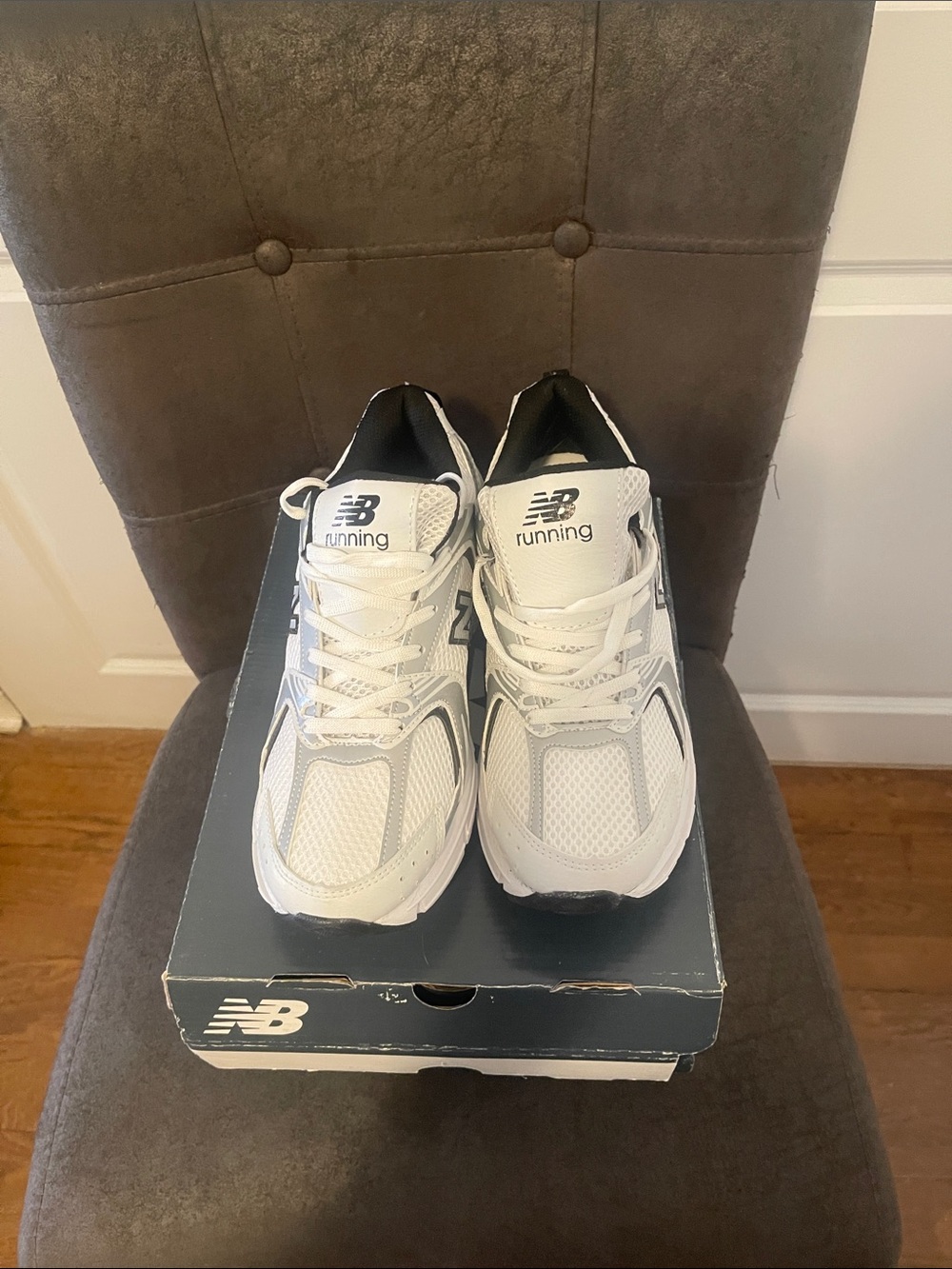 New Balance Men's White and Gray Athletic Running Sneakers
